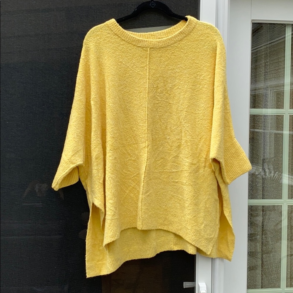 Cute yellow sweater 🌞